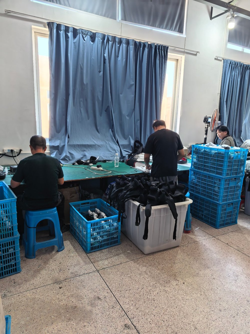 Manual assembly workstations - product assembly and inspection